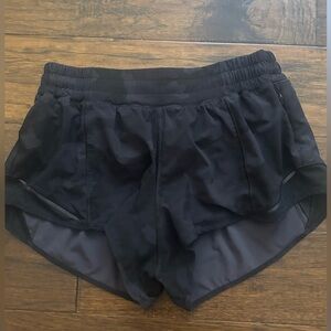 LULULEMON hotty hot short 2.5